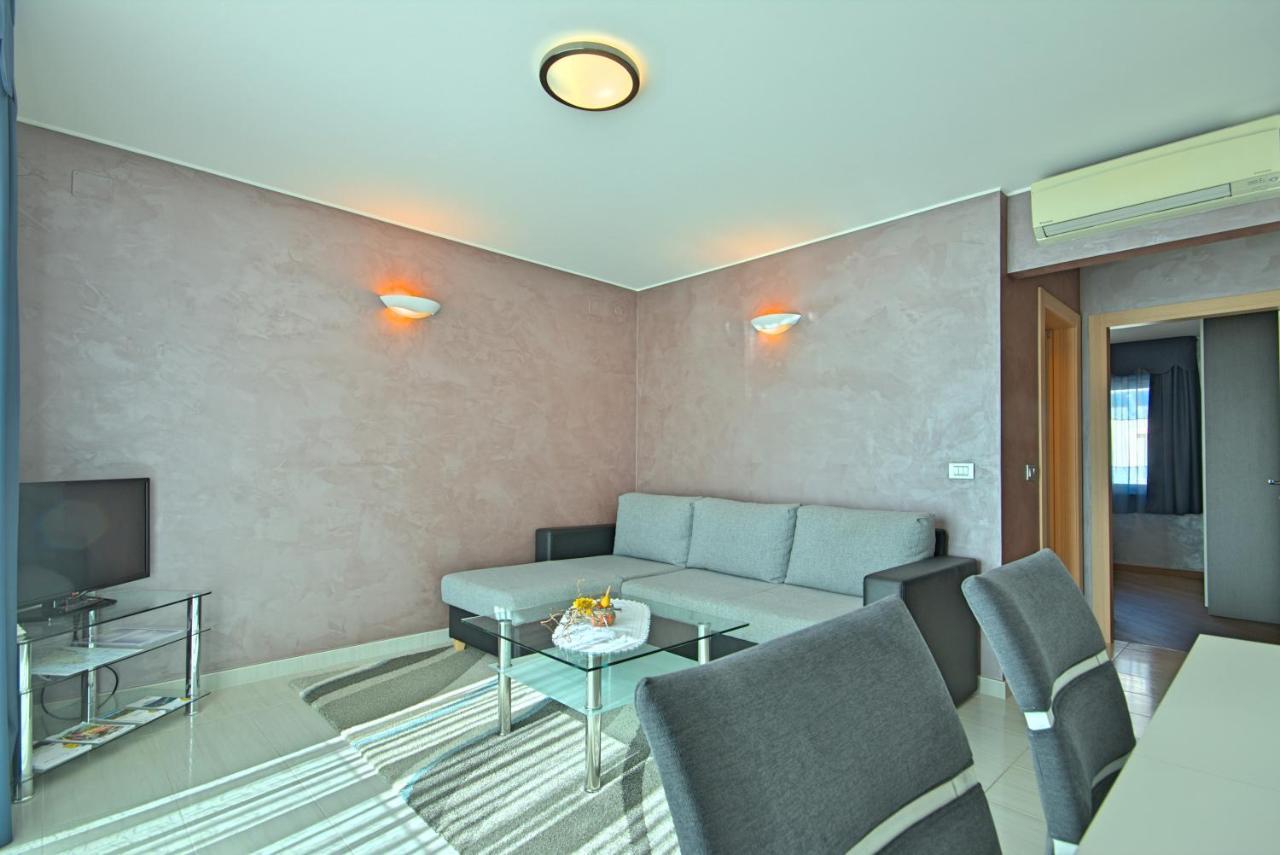 Apartments Riva-Interauto Umag Extérieur photo